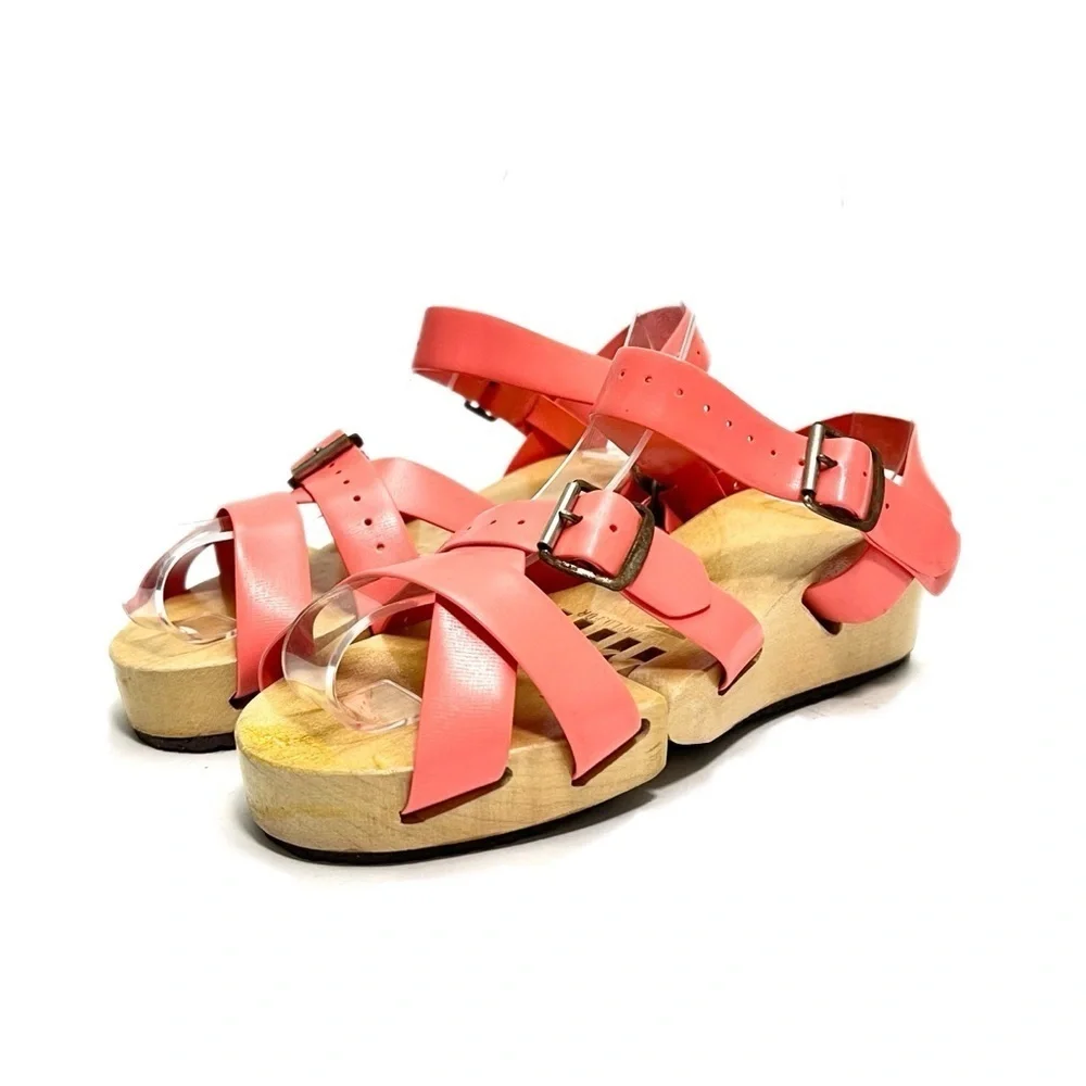 FELXICLOGS | Vintage 1950s coral strappy vinyl articulated wooden sole sandals